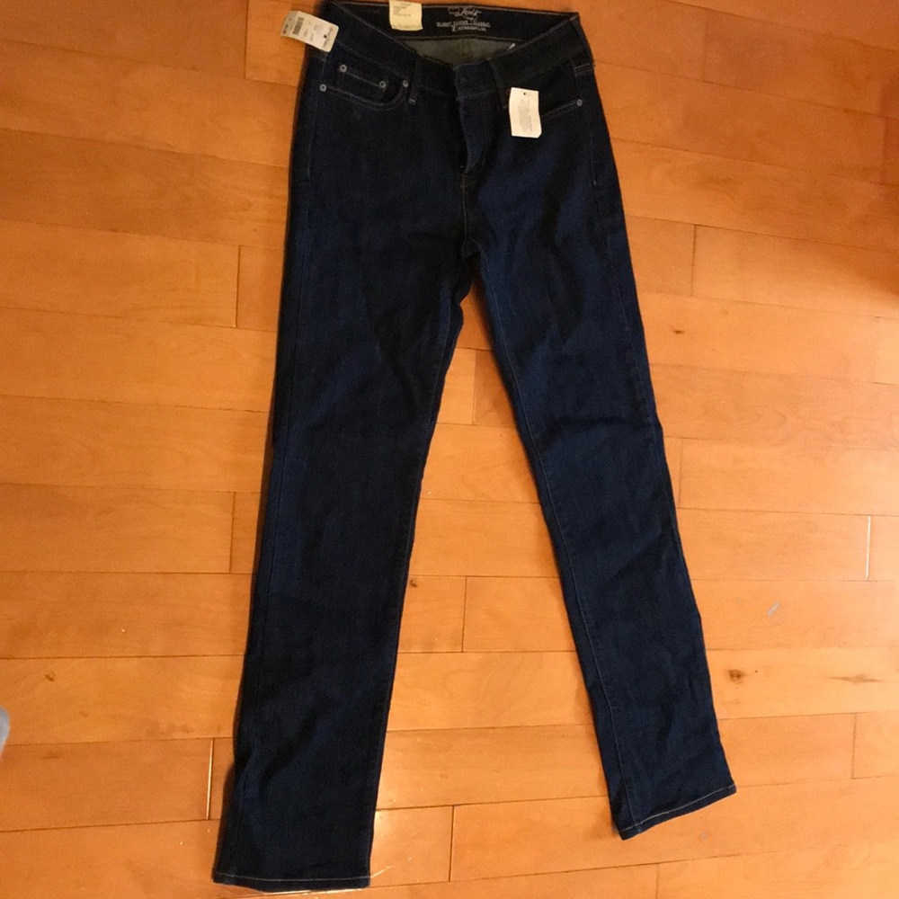 Levi’s Slight Curve Classic Straight Leg size 2